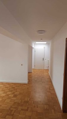 Stilvolle, gepflegte 6-Zimmer-Wohnung mit gehobener Innenausstattung mit Einbauküche in schönaich