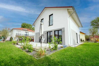 Moderne Wohnästhetik trifft auf Nachhaltigkeit: Erstklassiges Einfamilienhaus in Pirna