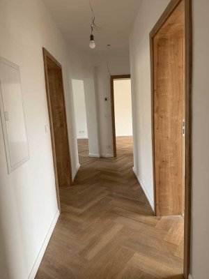 Erstbezug Hochwertig kernsanierte 4-Zimmer-Wohnung im 1. OG eines gepflegten Dreifamilienhaus