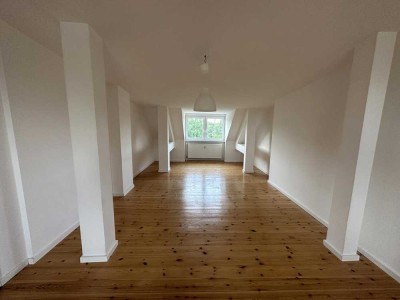 Großzügige 2-Zimmer-Dachgeschosswohnung mit ca. 78 m² Wohnfläche
