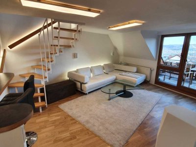 Stilvolle 2-Zimmer-Maisonette-Wohnung voll möbliert mit Klimaanlage
