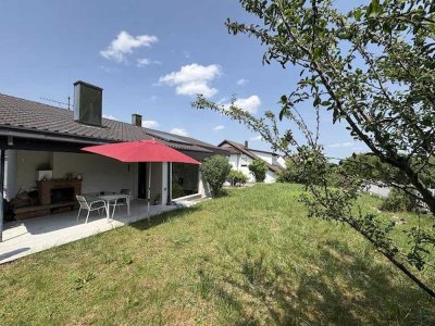 Von privat: Ruhiges Einfamilienhaus mit Einliegerwohnung