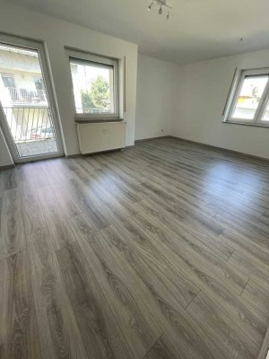 *neue Einbauküche* in heller 2 Zimmerwohnung mit Balkon