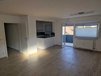 Vollständig renovierte 3-Zimmer-Wohnung mit Balkon und EBK in 74223, Flein