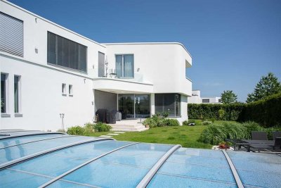 Traumhafte, exklusive Familienvilla mit Pool in bester Riedberg-Lage (Westflügel)