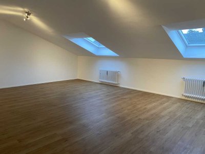Helle 2-Zimmer Wohnung im 2. OG in Köln-Brück