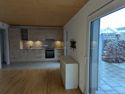 Sonnige 2 Zimmer Erdgeschoss Wohnung mit Einbauküche in Eiselfing