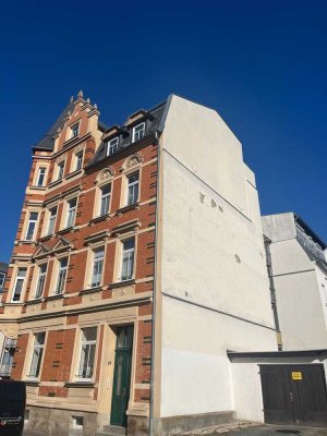 Charmante 3-Raum-Dachgeschosswohnung mit Sonnenbalkon in der Südvorstadt