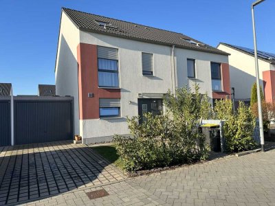 Moderne Doppelhaushälfte mit Garage