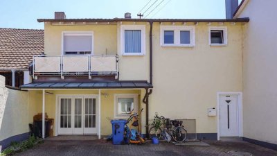 Vielseitig nutzbare, gepflegte Immobilie mit vermieteter Gewerbeeinheit und Maisonettewohnung