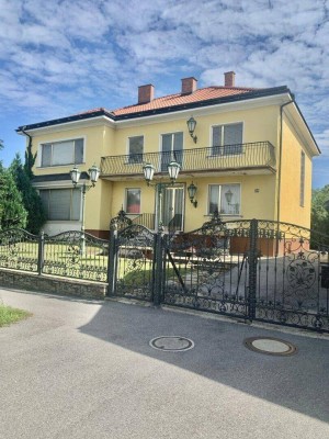 Traumhafte Villa in Lassee: 370m², 7 Zimmer, Gartenparadies für 590.000 €!
