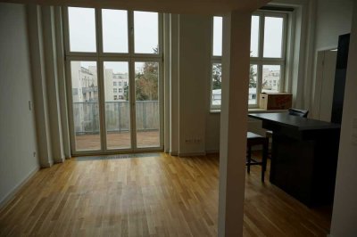 2-Raum-Loft-Wohnung mit Balkon, Stellplatz und Einbauküche in Berlin-Steglitz