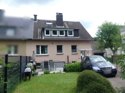 Zweifamilienhaus in Sackgasse - Garagen, Garten, ruhige Lage
