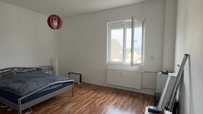 4-Zimmer-Wohnung im Obergeschoss zum 1.7. zu vermieten