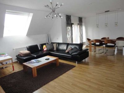 Traumhafte 4-Zimmer-Wohnung über zwei Etagen, mit großem Balkon, zentral in Krefeld-Hüls