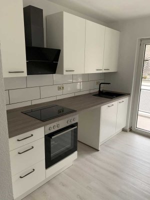 Komplett renovierte 3 Zimmer Küche Bad Wohnung mit Balkon in Zell (Mosel)