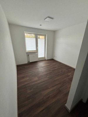 Neu renovierte 1-Zimmer Wohnung mit Balkon und Stellplatz in Kaiserslautern Innenstadt