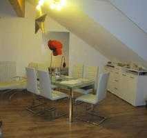 Attraktive und gepflegte 3-Zimmer-Dachgeschosswohnung mit geh. Innenausstattung mit Balkon