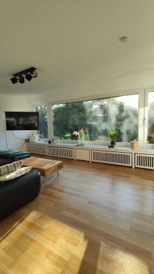 Sonnendurchflutete Wohnung mit Garten, Garage und neuwertiger Küche zu vermieten