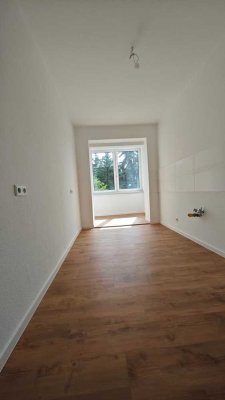 Charmante 2‑Zimmer‑Wohnung mit Wintergarten – renoviert und nach Wunsch gestaltet.