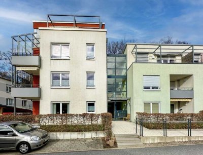 Betreutes Wohnen: Sonnige 3-ZKB-Wohnung mit Balkon und Carport in Wilhelmsfeld