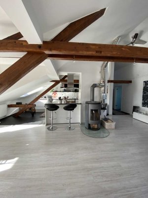 Einzigartige Dachgeschosswohnung am Rangierbahnhof mit Luxusausstattung und Südbalkon