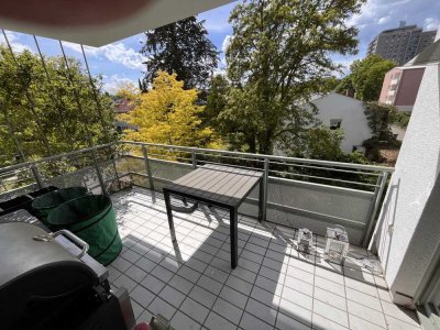 4-Zi.-Whg. incl. Einbauküche und 2 Süd-West-Balkone je ca. 10m² in Regensburg West