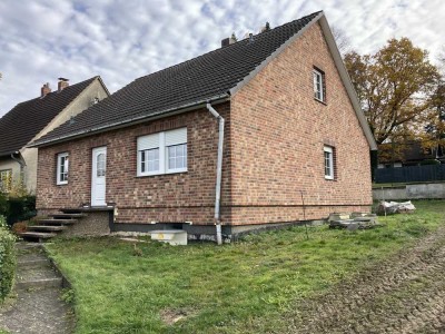 Einfamilienhaus mit 3 Zimmern in Warstein, vorzugsweise an Handwerker, zu 80% renoviert