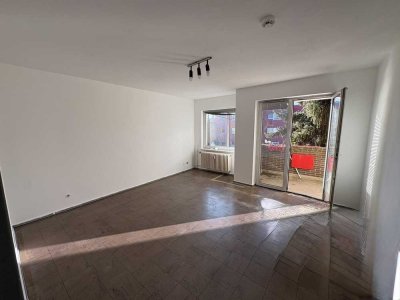 Ruhige 2-Zi.-Wohnung mit Balkon und Garten in Lichterfelde - renovierungsbedürftig