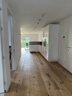 Hochwertige und vollmöblierte 3 Zimmer Wohnung mit Balkon und EBK am Bunten Garten