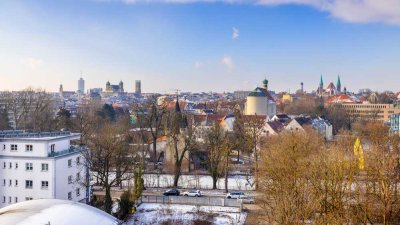 Renovierungsbedürftige Penthouse-Wohnung mit traumhaftem Ausblick  über Augsburg