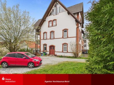 Usingen: Mehrgenerationenhaus mit 3 Wohneinheiten!