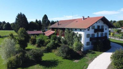 Siegsdorf/Scharam Nähe Maria Eck - Renov.bedürftiges Bauernanwesen mit Stall & Tenne, 2.600 m² Grund