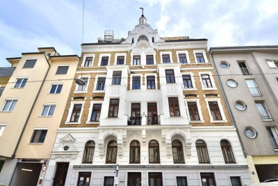 Hofruhelage: Altbauwohnung mit Grünblick!