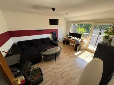Helle 2-Zimmer-Wohnung mit Balkon und separater Küche