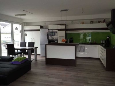 66,5 qm modernes Wohlfühlwohnen in einem Holzhaus in Dinkelscherben. Kaltmiete € 798,--