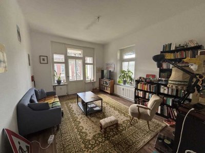 Sonnige, gemütliche Gründerzeitwohnung mit Südbalkon und Einbauküche!!