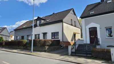 Reizvolles 1-2-Familienhaus auf 1.800 qm baureifem Grundstück
