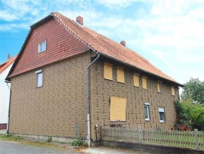 Brandschadenobjekt zum Wiederaufbau: Bauernhaus mit Backhaus und Garage in Northeim Edesheim