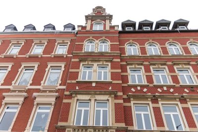 Sehr schöne 3-Zimmer-Maisonette-Wohnung mit Balkon über den Dächern Hofs