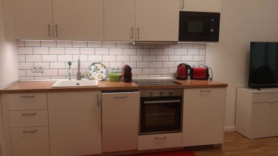 Erstbezug nach Sanierung: Charmante 2-Zi-Wohnung im EG in Berlin Tiergarten