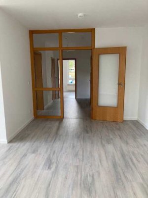 Zweizimmerwohnung mit Terrasse und Einbauküche