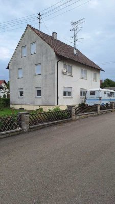Helle 4-Zimmer-Wohnung im OG mit Garage und großem Garten in Rammingen