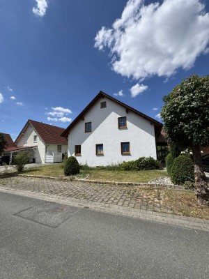 Erstbezug nach Sanierung mit Kachelofen und Garten: attraktive 3-Zimmer-Wohnung in Marktrodach
