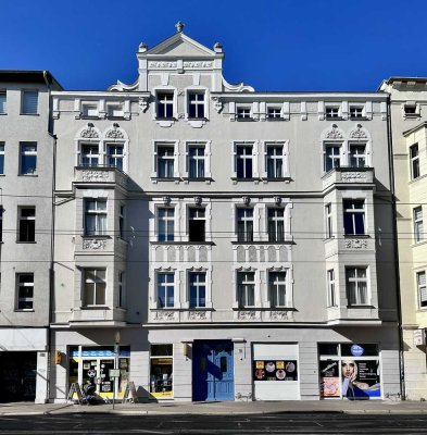 Neu sanierte Altbauwohnung mit 3-Zimmern und modernem Bad