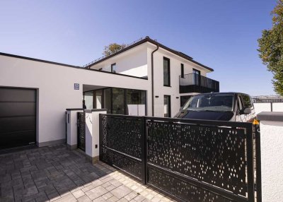 Luxuriöse und moderne Villa mit Pool, Privatstraße & Vollmöblierung - 430m² Innenfläche
