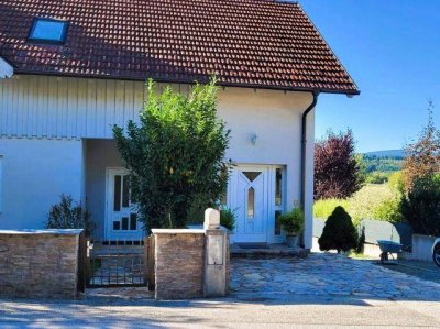 Ein-/Mehrfamilien-Haus mit idyllischem Garten und Pool