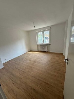 Gemütliche Dachgeschosswohnung, kernsanierter Erstbezug !