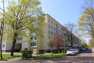 *in Sanierung * - 3 Zimmer mit Balkon