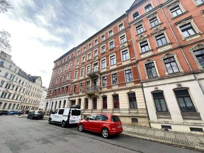 "Langfristig vermietete 3-Raum-Wohnung mit Balkon, Stellplatz und EBK - renovierungsbedürftig"
